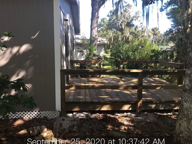 Building Photo - 204 Camellia Dr