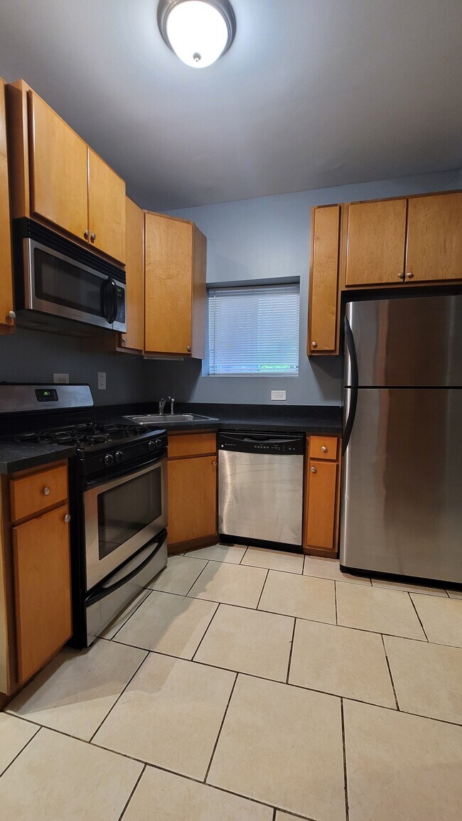 Foto del edificio - 6216 S Indiana Ave