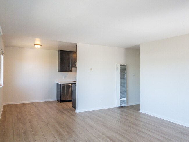 Foto del edificio - 2BD 1BA Recently Renovated Unit! Parking! PROGRESSIVE