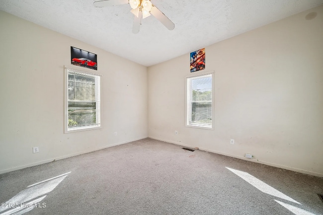 Building Photo - 106 Safie 3rd St