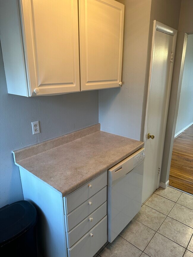 Foto del edificio - 232 Solon Dr