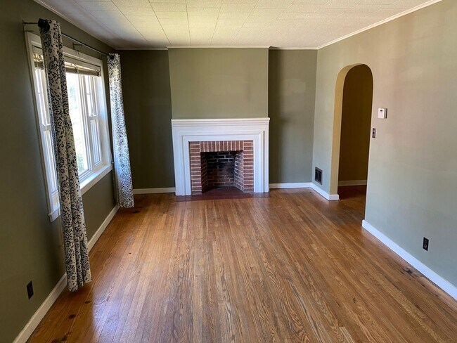 Building Photo - 2 br, 1 bath House - 814 W LOCUST ST