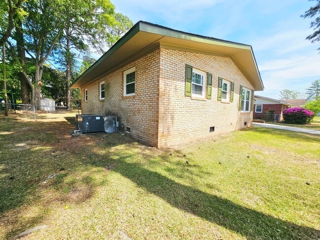 Building Photo - 7526 Bridgeman Dr