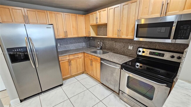 Building Photo - 13499 Biscayne Blvd