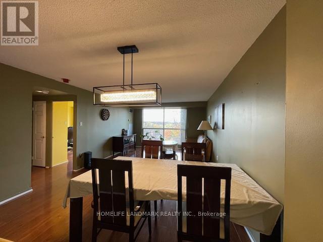 Photo du bâtiment - 2155-2155 Burnhamthorpe Rd W