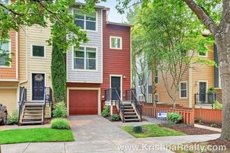 Building Photo - 2114 NE Sheffield Ave