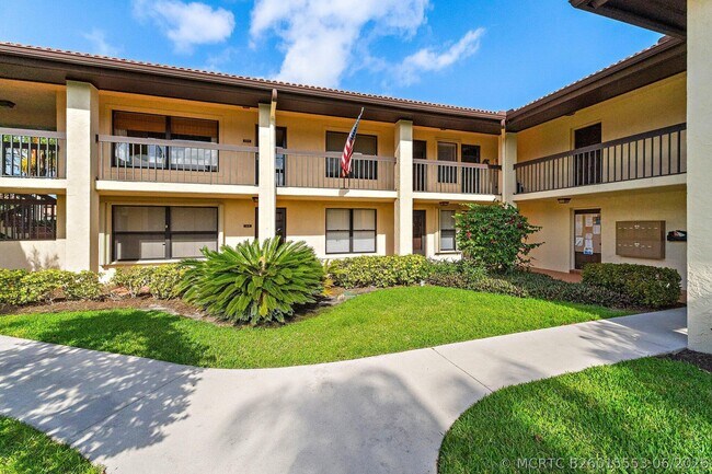 Building Photo - 671 SW South River Dr