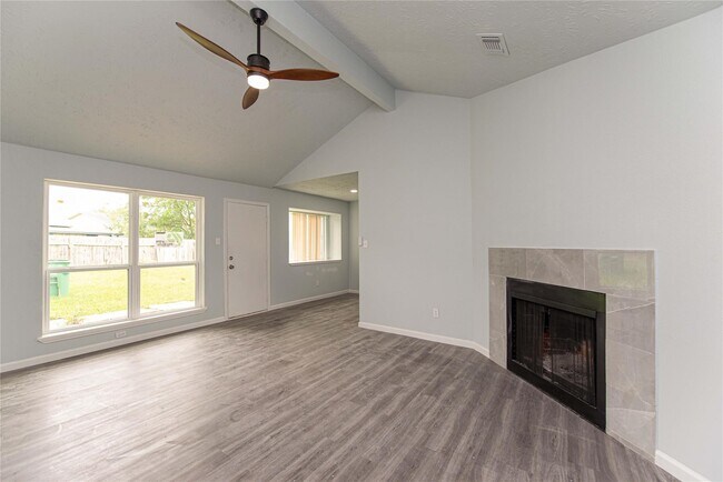 Foto del edificio - 15822 Bazelbriar Ln