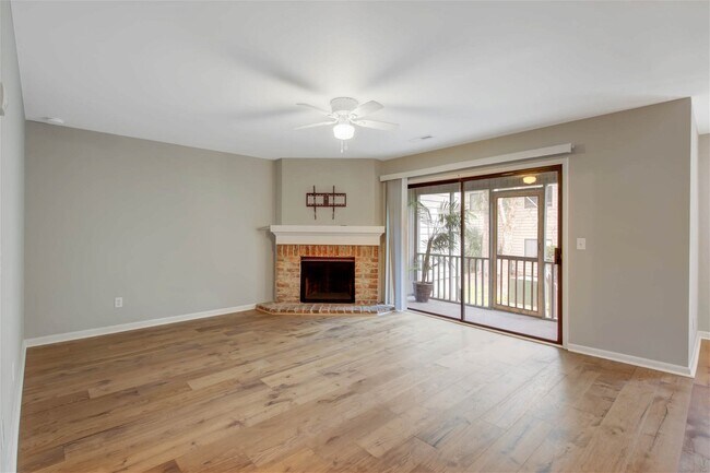 Foto del edificio - 1131 Village Creek Lane Apt #1, Mount Plea...