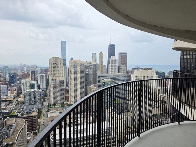 Foto del edificio - 300 N State St