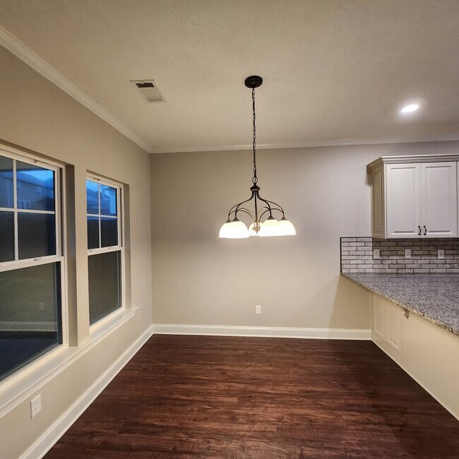 Foto del edificio - 5117 Heathbrook Dr