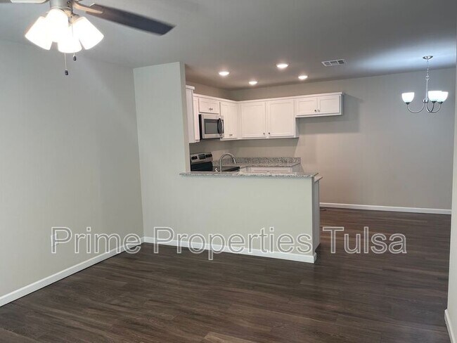 Foto del edificio - 1517 Rosewood Dr