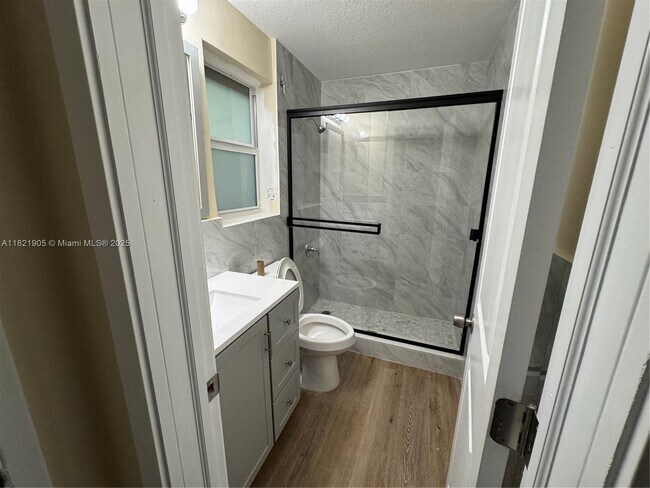 Building Photo - 707 S 19th Ave