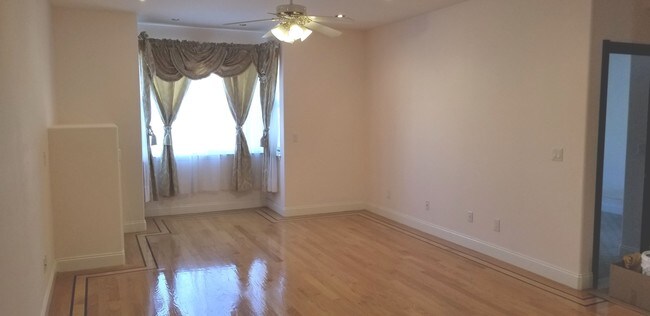 Building Photo - 135 Sweeny St