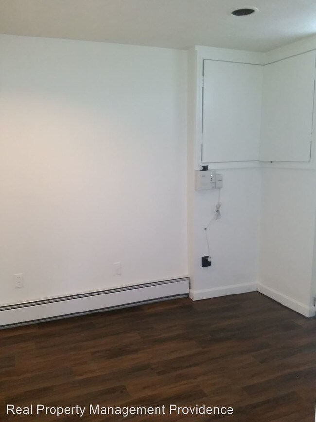 Building Photo - 133 Sunbury St