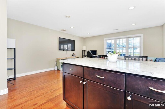 Foto del edificio - 210 Hackensack St