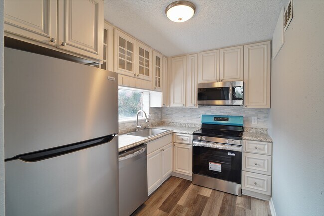 Foto del edificio - 10855 Meadowglen Ln