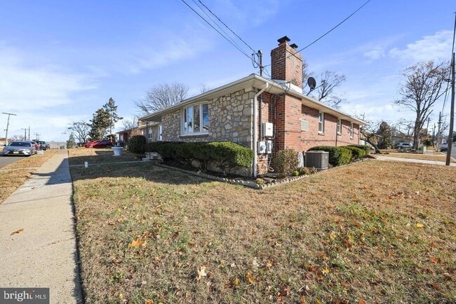 Building Photo - 8402 Holman Ave