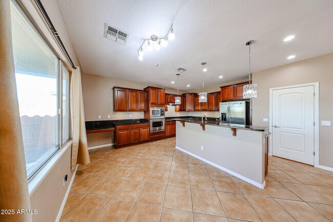 Building Photo - 9121 W Plum Rd