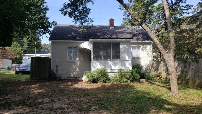 Building Photo - Adorable Summerville Cottage