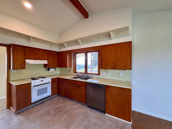 Building Photo - 221 Grandview Dr