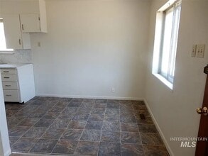Building Photo - 204 W 35th St