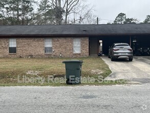 Building Photo - 989 Live Oak Dr