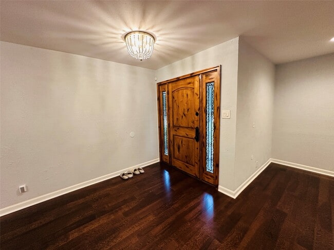 Building Photo - 9758 Cedardale Dr