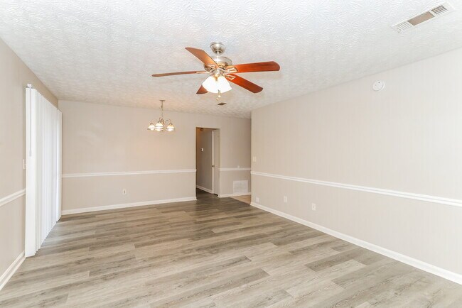 Building Photo - 10287 Misty Ridge Dr