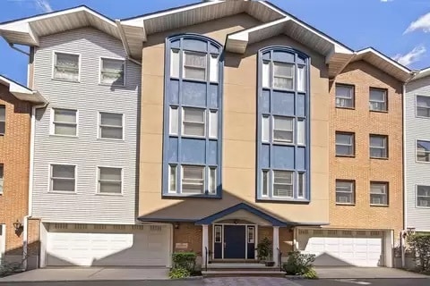 Building Photo - 620 38th St