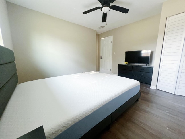 Building Photo - 1743 W Chapel Dr