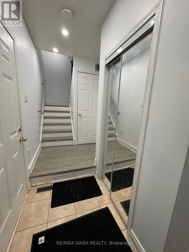 Building Photo - 16 Thornharrold St