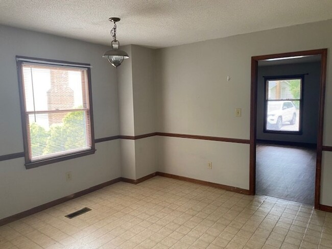 Building Photo - 109 Chatham Woods Drive - Bev Roberts Rent...
