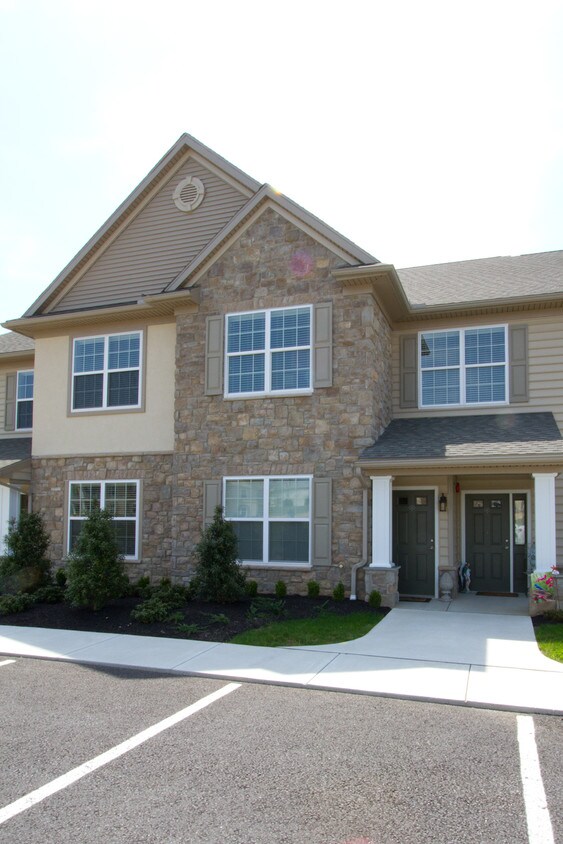 1958 Shady Oak Dr Unit 1958, Mount Joy, PA 17552 Apartment for Rent