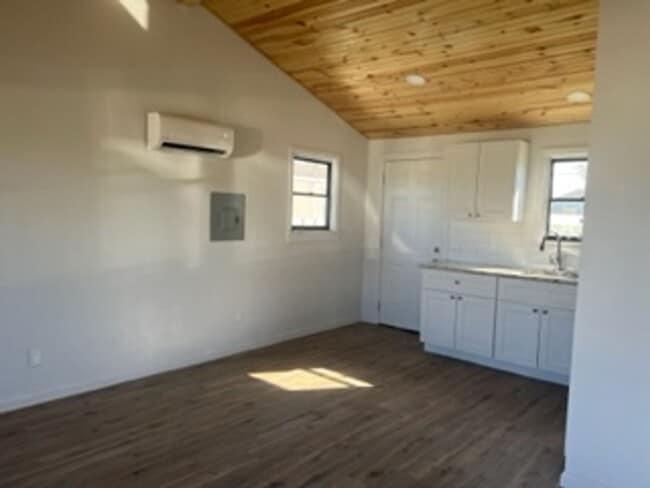 Building Photo - For Lease - 219 Fitch - Odessa Tx