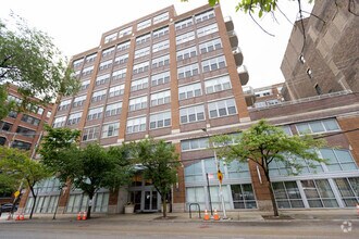 Building Photo - 933 W Van Buren St