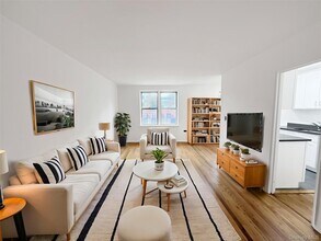 Building Photo - 2630 Kingsbridge Terrace