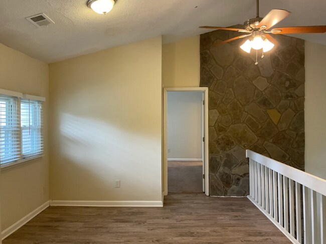 Foto del edificio - 1213 Realm Ln