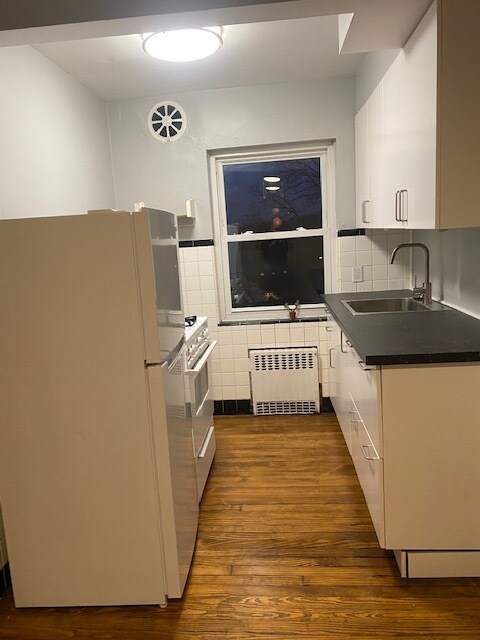 Foto del edificio - 704 Saint Joseph Ln