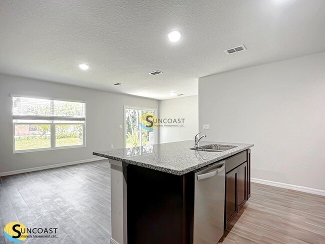 Building Photo - 11 Regis Ln