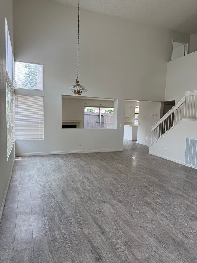 Foto del edificio - 23797 Lone Pine Dr