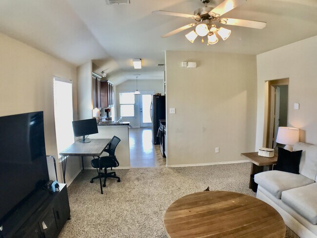 Building Photo - 4017 Golden Rod Dr