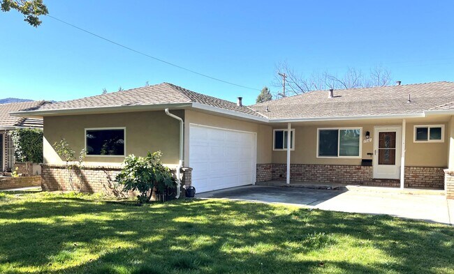 Building Photo - 7731 Filice Dr