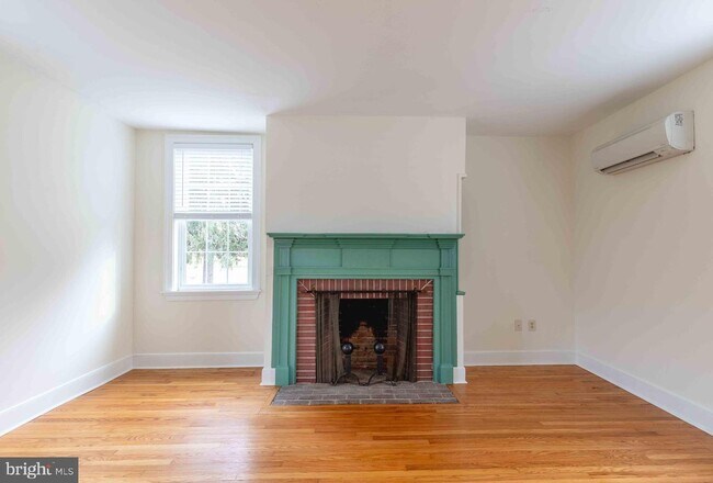 Foto del edificio - 1341 New London Rd