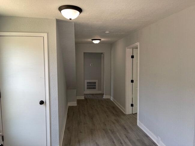 Photo - 215 E Burwell Ave Apartment