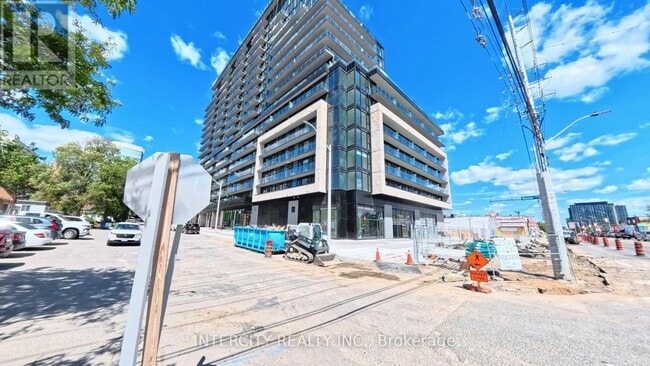 Building Photo - 3009-3009 Novar Rd