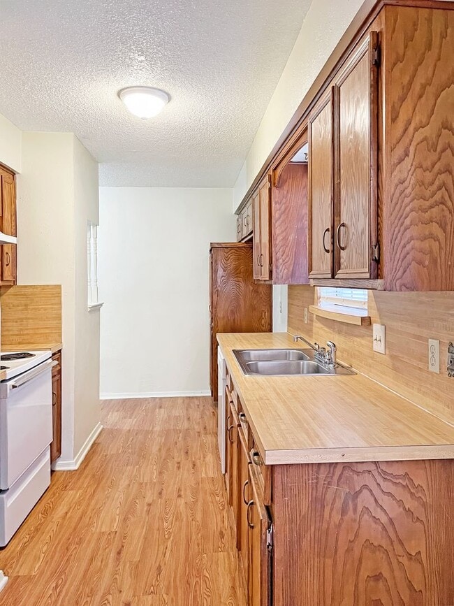 Building Photo - Spacious 3-Bedroom Duplex with Covered Parking & Fenced Yard!