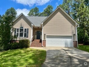 Building Photo - 36 Woodbury Ln