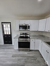 Building Photo - 817 Elfin Ave