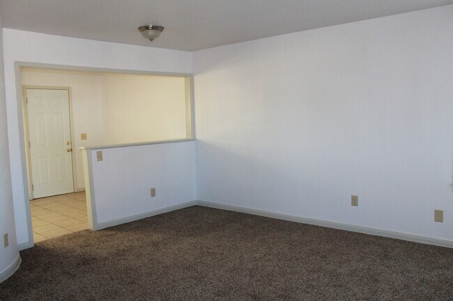 Building Photo - COMING SOON!! Less than 1 mile to Tinker!